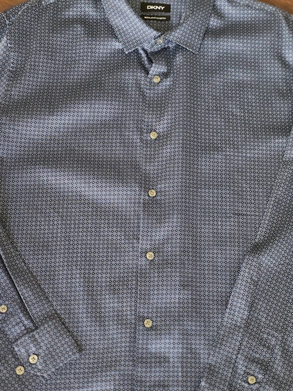 DKNY Men’s Blue Patterned Button-Down Shirt. XXLT
